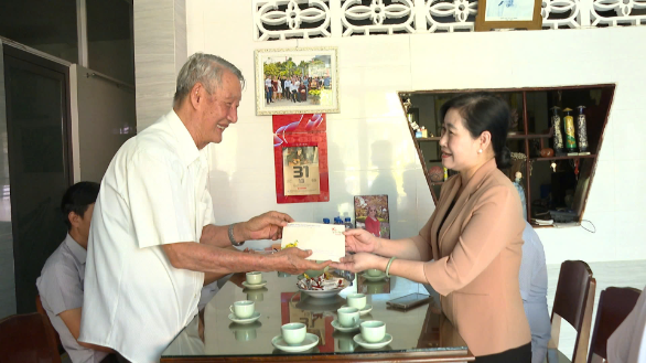 Đồng chí Châu Thị Mỹ Phương thăm, chúc Tết nguyên lãnh đạo Đồng Tháp